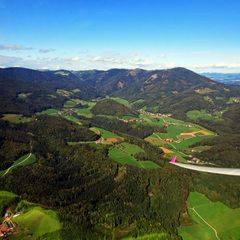 Flugwegposition um 12:11:23: Aufgenommen in der Nähe von Gemeinde Thannhausen, 8160, Österreich in 1398 Meter